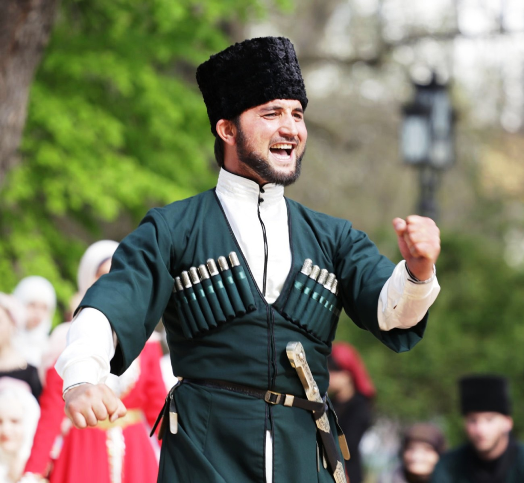 Аварцы это кто. Терские кумыки. Грузия мегрелы. Нахско-Дагестанская группа Лезгины. Национальный костюм лезгин лезгин.